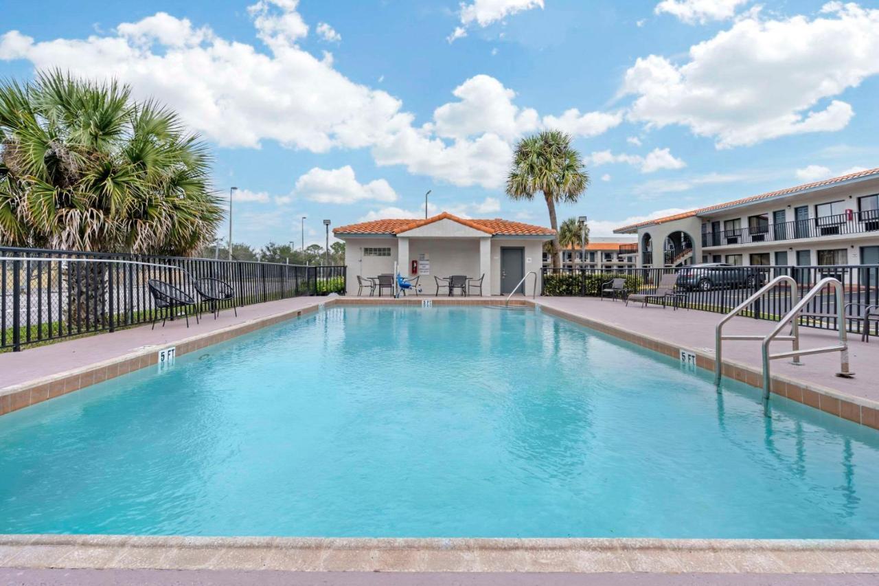 Quality Inn & Suites Orlando East - Ucf Area Alafaya Exterior foto